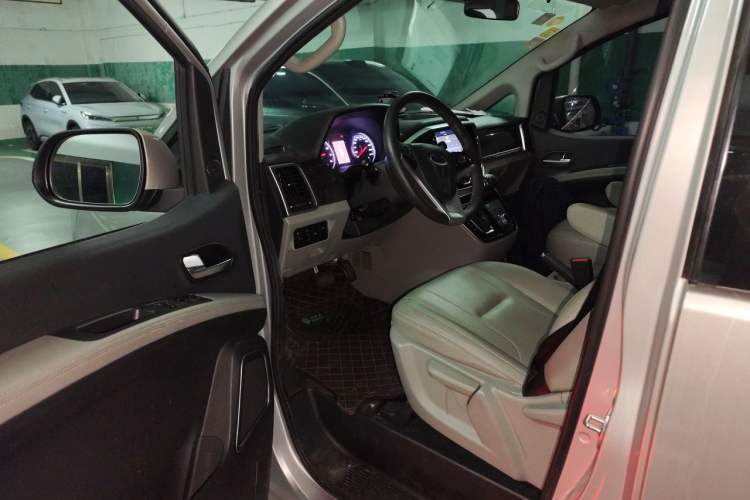 Used JAC Refine M4 2019 2.0T DCT Executive Edition Interior 3