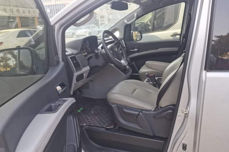 Used JAC Refine M4 2019 Business Series 1.9T Diesel Manual Business Edition Interior 4