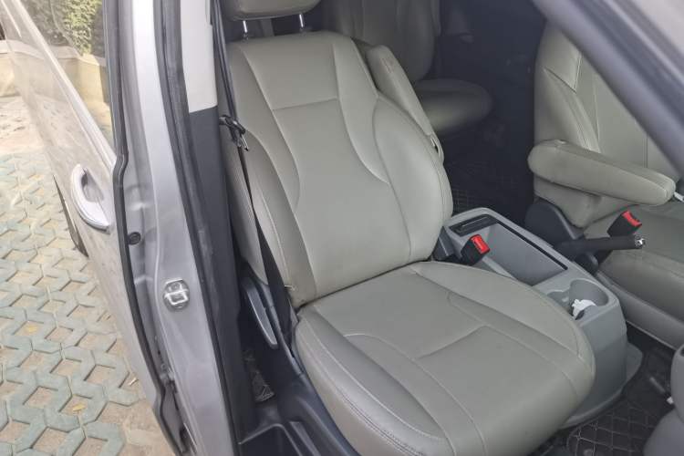 Used JAC Refine M4 2019 Business Series 1.9T Diesel Manual Business Edition Interior 6