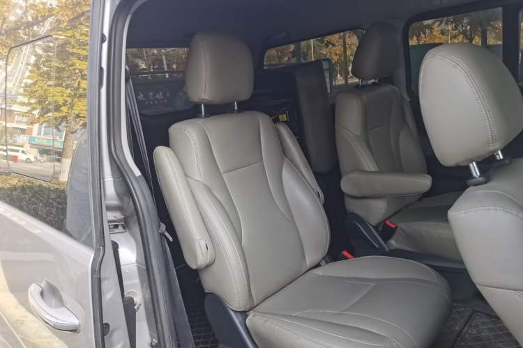 Used JAC Refine M4 2019 Business Series 1.9T Diesel Manual Business Edition Interior 7