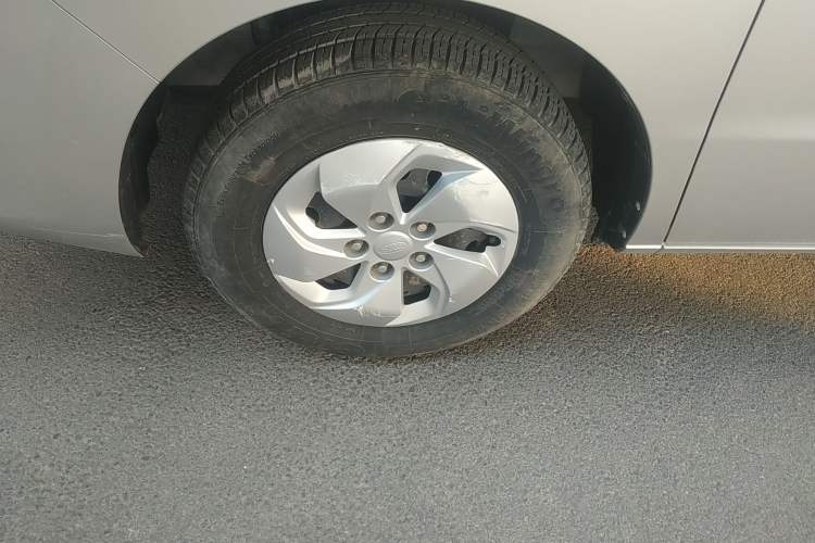Used JAC Refine M4 2019 Business & Travel Series 2.0L Manual Speed Edition China VI Standard Left Front Wheel Hub