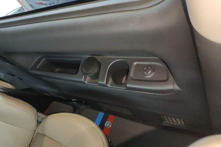 Used JAC Refine M4 2019 Business Series 2.0L Manual - China VI Standard Left Rear Door Interior