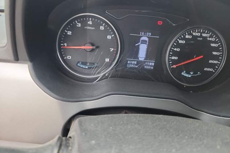 Used JAC Refine M4 2019 Joyful Series 2.0L Manual Comfort Model China VI Standard Odometer Close Up