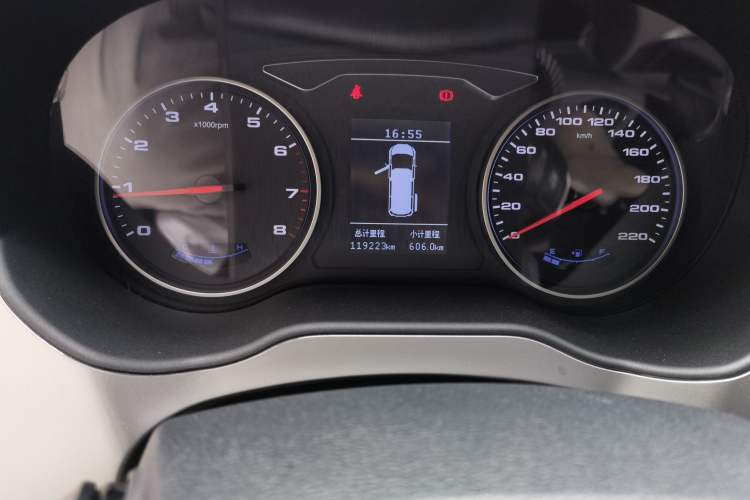 Used JAC Refine M4 2019 Business & Travel Series 2.0L Manual Comfort Model China V Standard Odometer Close Up