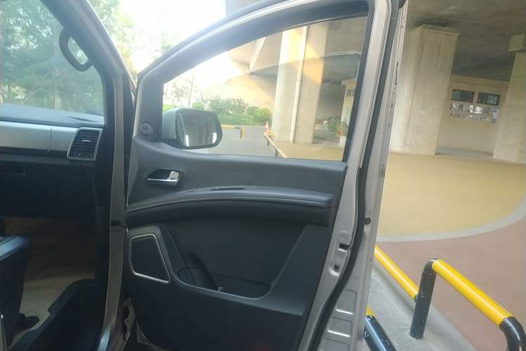 Used JAC Refine M4 2019 Business & Travel Series 2.0L Manual Speed Edition China VI Standard Right Front Door Interior