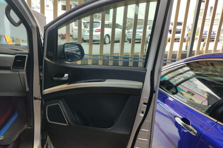 Used JAC Refine M4 2019 Business Series 2.0L Manual - China VI Standard Right Front Door Interior