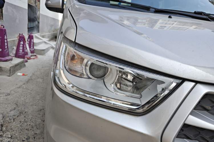 Used JAC Refine M4 2019 Business & Travel Series 2.0L Manual Speed Edition China VI Standard Right Front Headlight