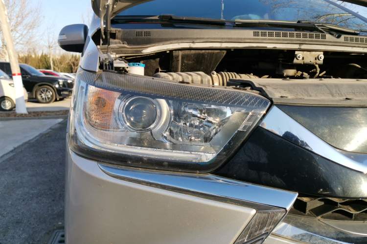 Used JAC Refine M4 2019 Joyful Series 2.0L Manual Business Model China VI Right Front Headlight