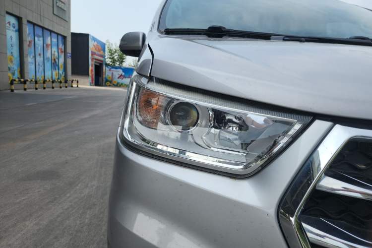 Used JAC Refine M4 2019 Joyful Series 2.0L Manual Comfort Model China VI Standard Right Front Headlight