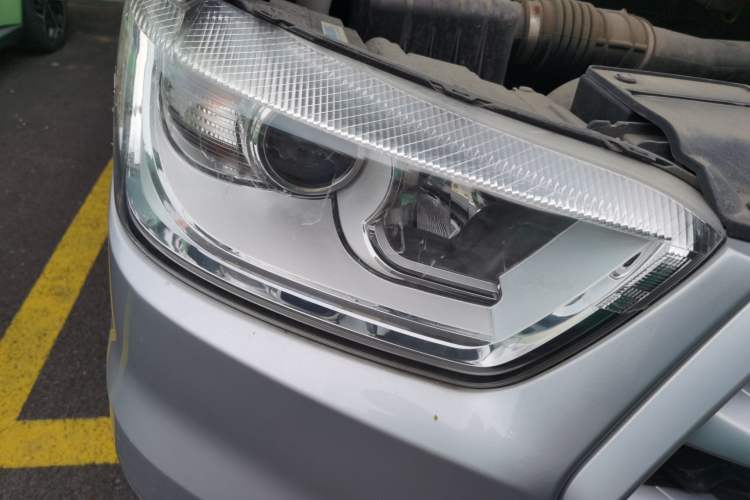 Used JAC Refine M4 2019 Business & Travel Series 2.0L Manual Speed Edition China VI Standard Right Front Headlight