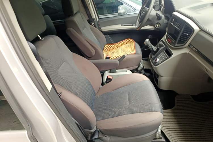 Used JAC Refine M4 2019 Business & Travel Series 2.0L Manual Comfort Model China VI Right Front Seat