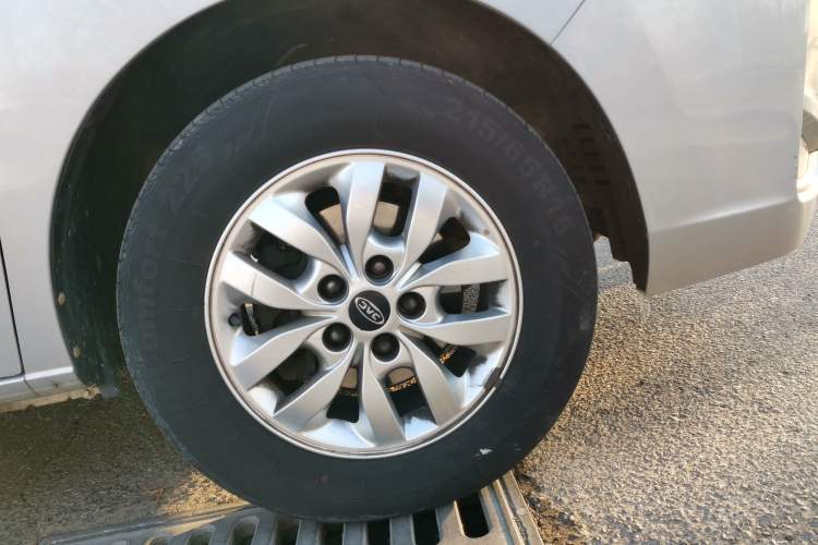 Used JAC Refine M4 2019 Joyful Series 2.0L Manual Business Model China VI Right Front Wheel Hub