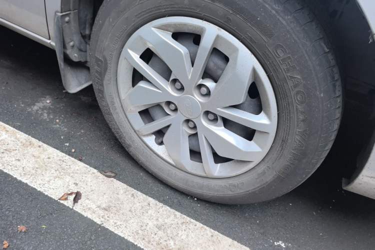 Used JAC Refine M4 2019 Business & Travel Series 2.0L Manual Comfort Model China VI Right Front Wheel Hub