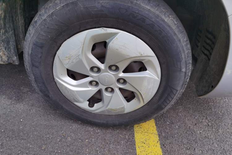 Used JAC Refine M4 2019 Business & Travel Series 2.0L Manual Speed Edition China VI Standard Right Front Wheel Hub