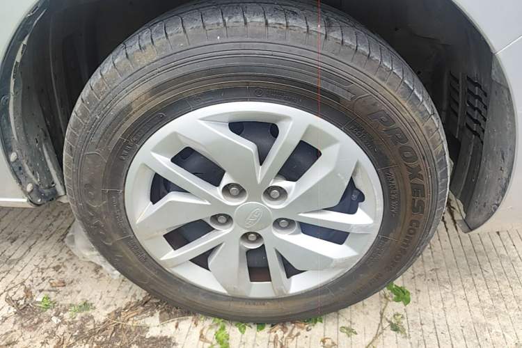 Used JAC Refine M4 2019 Business & Travel Series 2.0L Manual Comfort Model China VI Right Front Wheel Hub