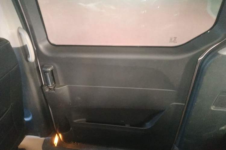 Used JAC Refine M4 2019 Business & Travel Series 2.0L Manual Speed Edition China VI Standard Right Rear Door Interior