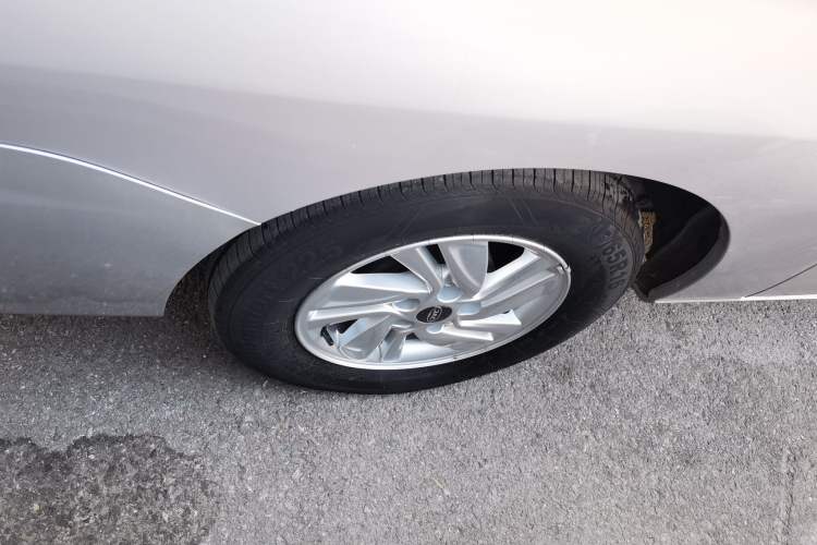 Used JAC Refine M4 2019 Business & Travel Series 2.0L Manual Comfort Model China V Standard Right Rear Wheel Hub