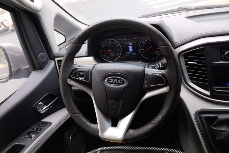 Used JAC Refine M4 2019 Business & Travel Series 2.0L Manual Comfort Model China V Standard Steering Wheel