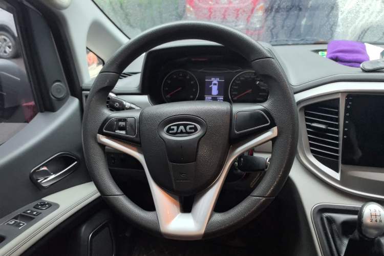 Used JAC Refine M4 2019 Business & Travel Series 2.0L Manual Comfort Model China VI Steering Wheel