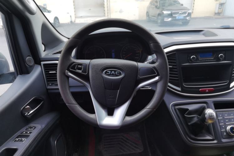 Used JAC Refine M4 2019 Business & Travel Series 2.0L Manual Speed Edition China VI Standard Steering Wheel