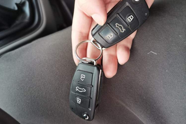 Used JAC Refine M4 2019 Business & Travel Series 2.0L Manual Comfort Model China V Standard Vehicle Key