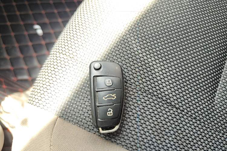 Used JAC Refine M4 2019 Business & Travel Series 2.0L Manual Comfort Model China VI Vehicle Key