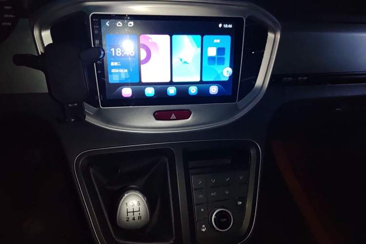 Used JAC Refine M4 2019 Business & Travel Series 2.0L Manual Speed Edition China VI Standard Audio And AC Panel
