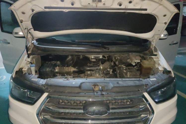 Used JAC Refine M4 2019 Business Series 2.0L Manual - China VI Standard Engine Bay