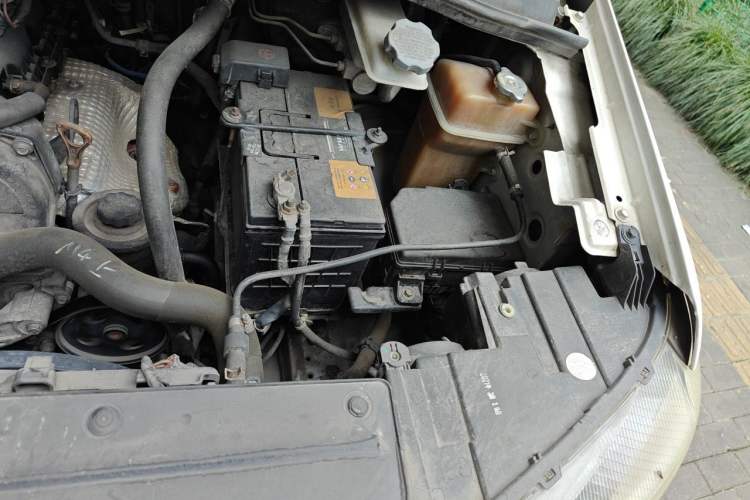 Used JAC Refine M4 2019 Business Series 2.0L Manual Business Version China V Standard Engine Bay Left