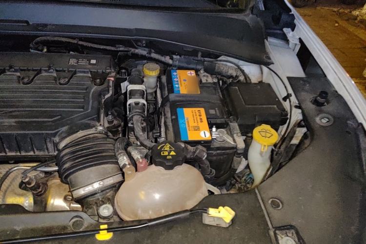 Used JAC Refine M4 2019 Business & Travel Series 2.0L Manual Speed Edition China VI Standard Engine Bay Left