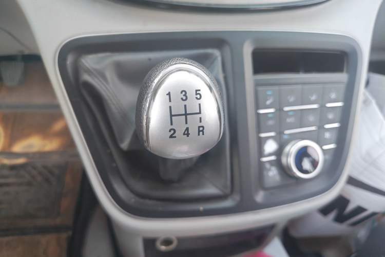 Used JAC Refine M4 2019 Joyful Series 2.0L Manual Comfort Model China VI Standard Gear Lever