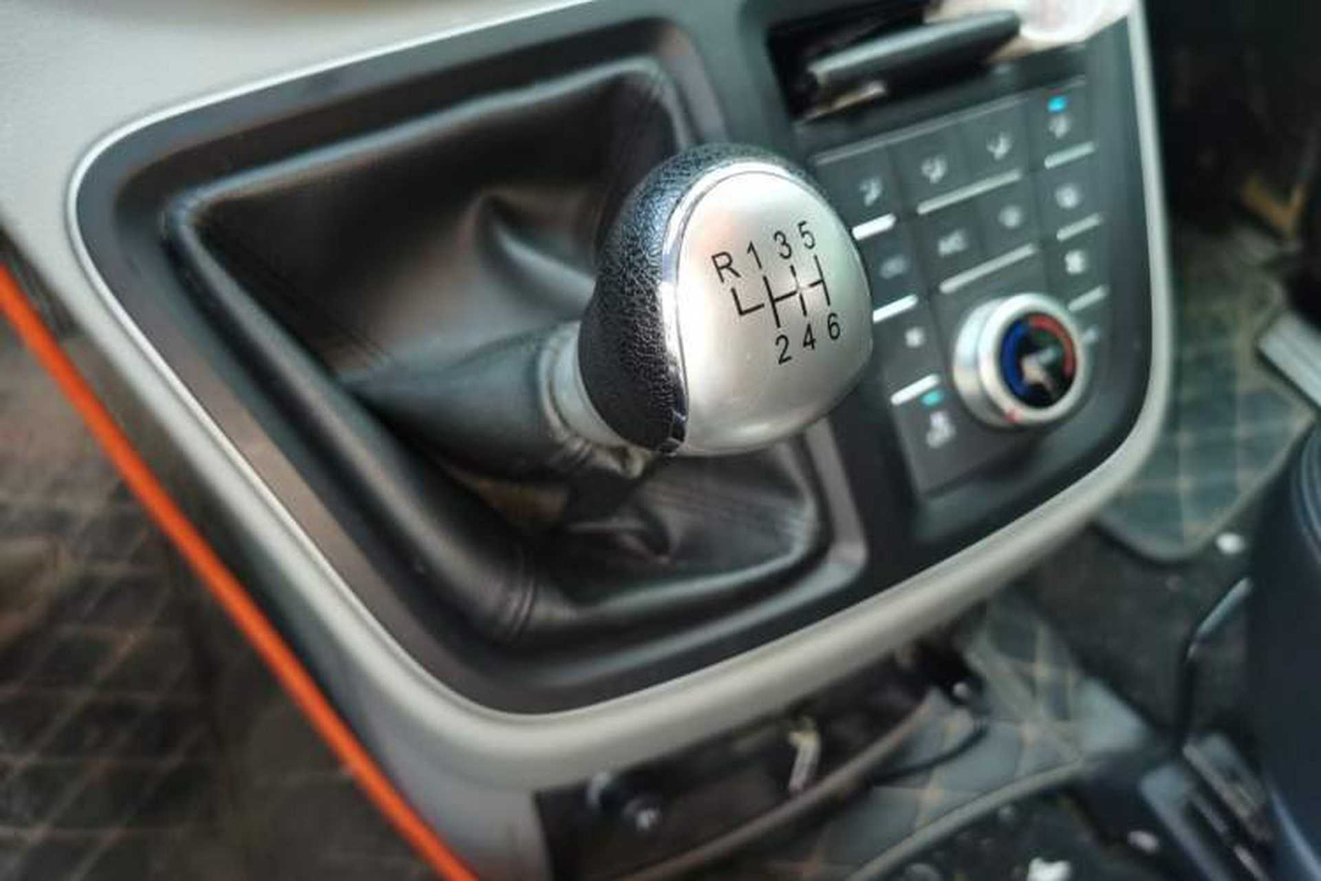 Used JAC Refine M4 2019 Business Series 1.9T Diesel Manual Business Edition Gear Lever