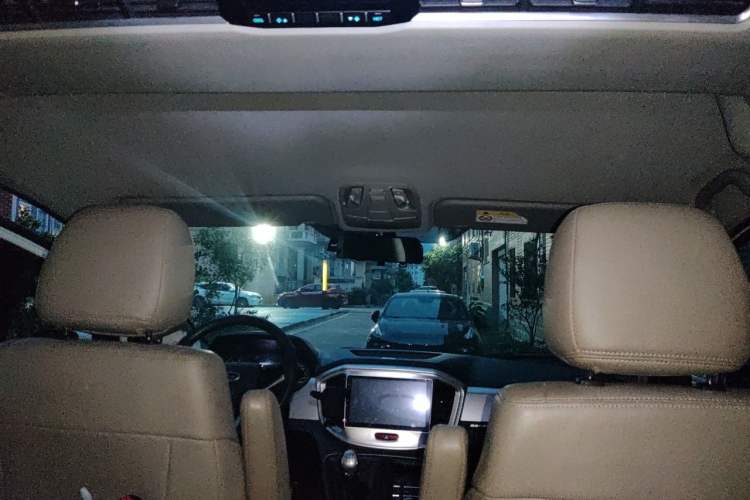 Used JAC Refine M4 2019 Business & Travel Series 2.0L Manual Speed Edition China VI Standard Headliner