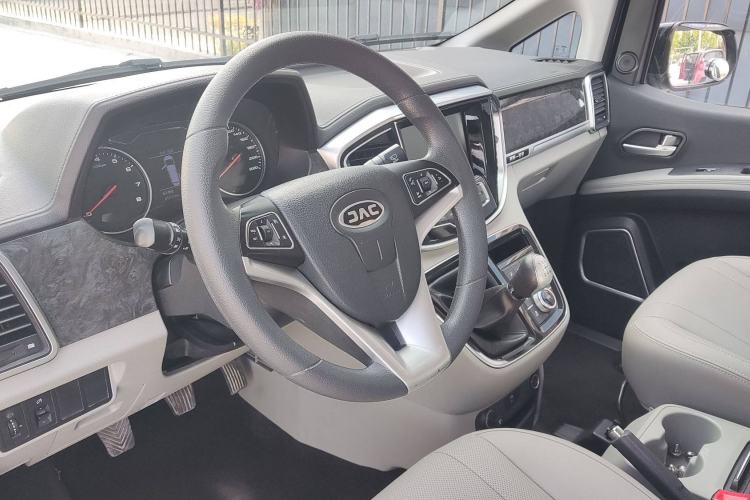 Used JAC Refine M4 2019 Business & Travel Series 2.0L Manual Speed Edition China VI Standard Interior 1