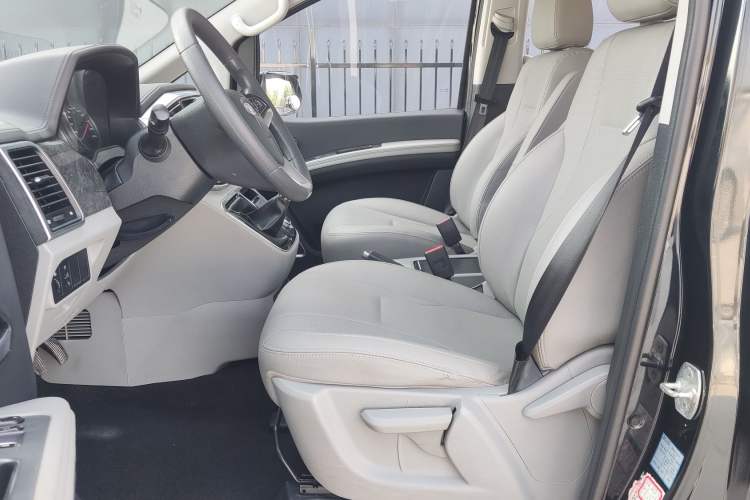 Used JAC Refine M4 2019 Business & Travel Series 2.0L Manual Speed Edition China VI Standard Interior 2