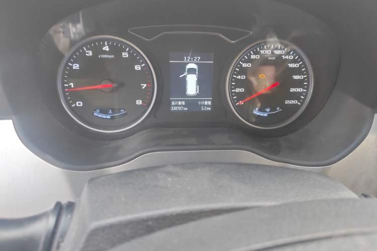 Used JAC Refine M4 2019 Joyful Series 2.0L Manual Comfort Model China VI Standard Odometer Close Up
