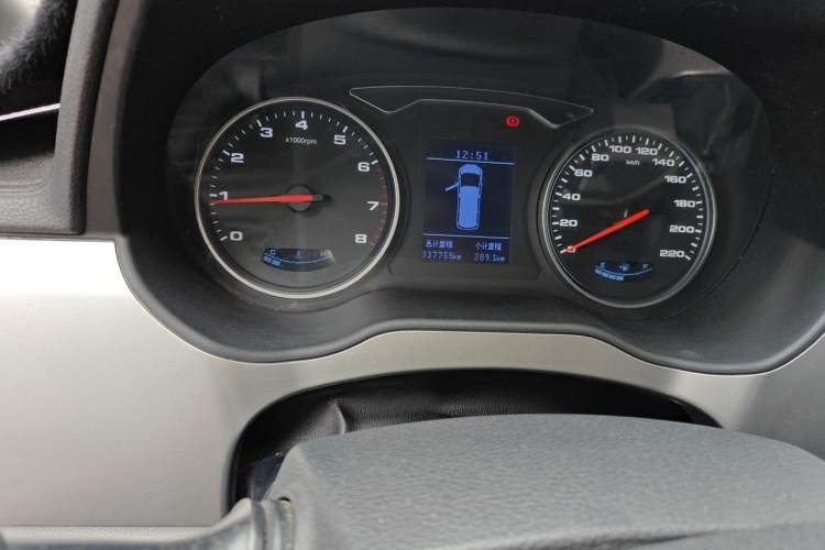 Used JAC Refine M4 2019 Business Series 2.0L Manual Business Version China V Standard Odometer Close Up