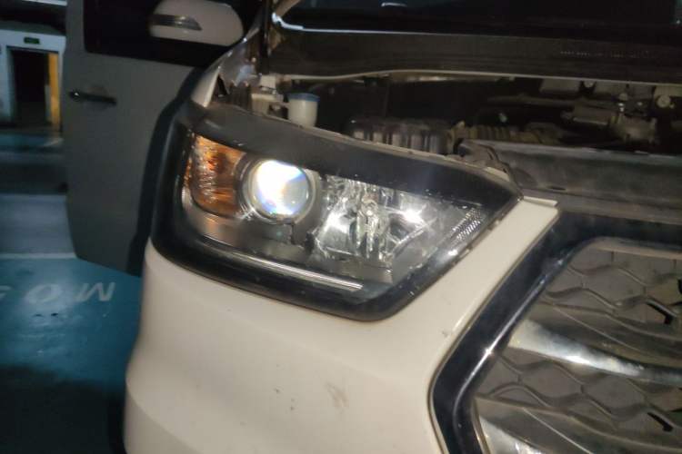 Used JAC Refine M4 2019 Business Series 2.0L Manual - China VI Standard Right Front Headlight