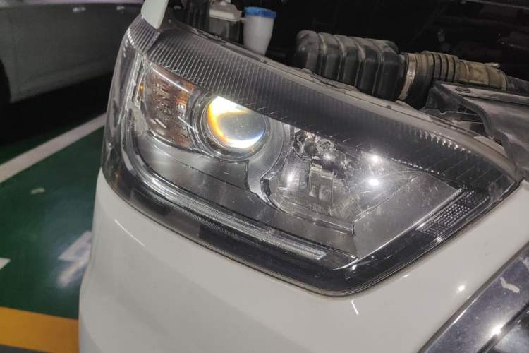 Used JAC Refine M4 2019 Business Series 2.0L Manual - China VI Standard Right Front Headlight