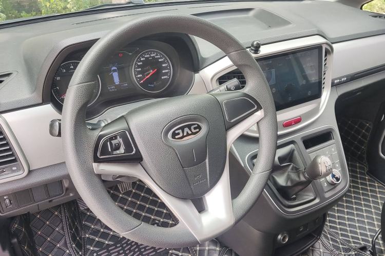 Used JAC Refine M4 2019 Business & Travel Series 2.0L Manual Speed Edition China VI Standard Steering Wheel