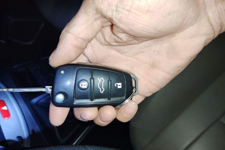 Used JAC Refine M4 2019 Business & Travel Series 2.0L Manual Speed Edition China VI Standard Vehicle Key