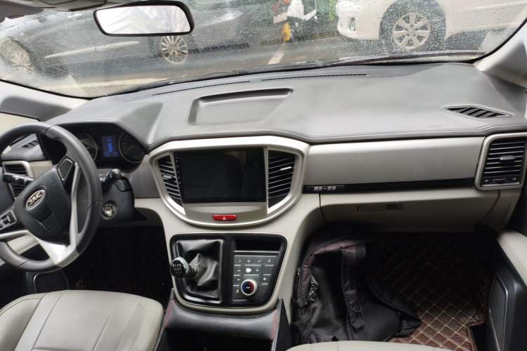 Used JAC Refine M4 2020 2.0 CTI Diesel Manual Jingrui Model China VI Standard Center Console
