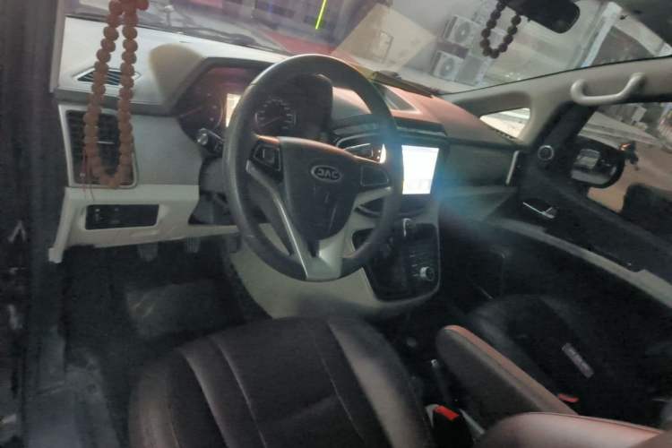 Used JAC Refine M4 2020 2.0 CTI Diesel Manual Jingrui Model China VI Standard Center Console