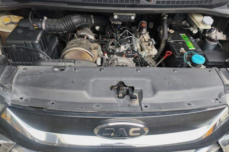 Used JAC Refine M4 2020 2.0 CTI Diesel Manual Jingrui Model China VI Standard Engine Bay