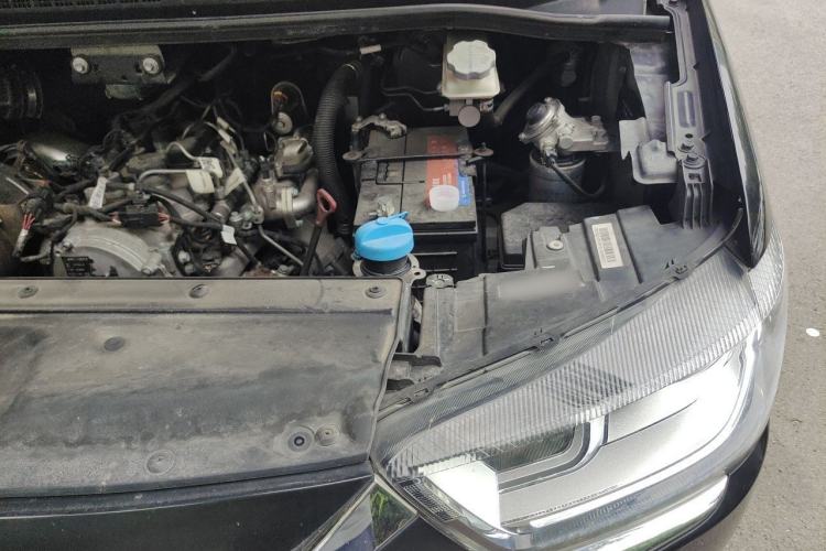 Used JAC Refine M4 2020 2.0 CTI Diesel Manual Jingrui Model China VI Standard Engine Bay Left
