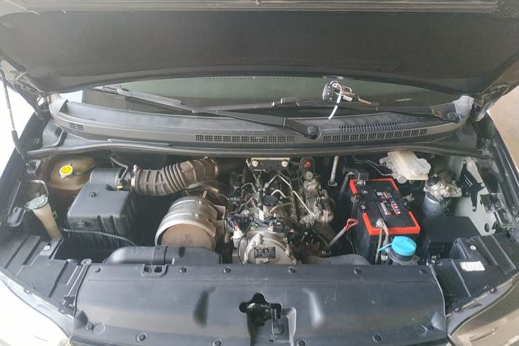 Used JAC Refine M4 2020 2.0 CTI Diesel Manual Jingrui Model China VI Standard Engine Bay