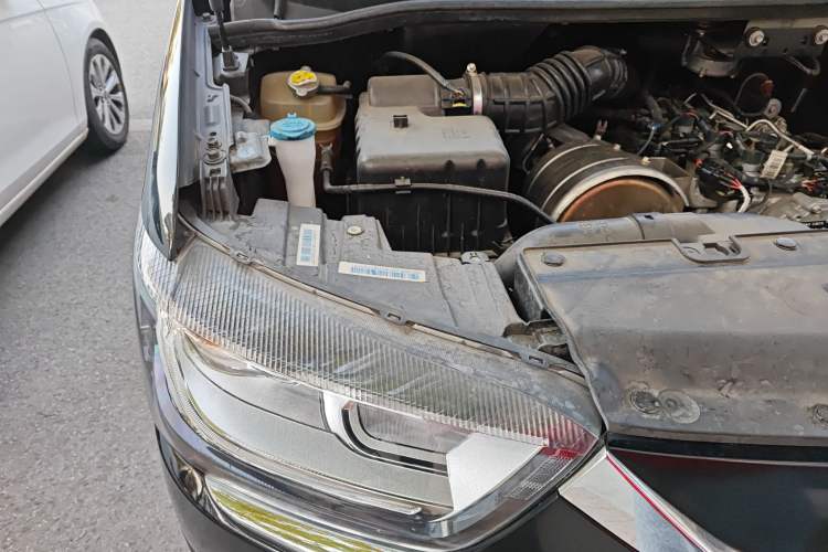 Used JAC Refine M4 2020 2.0 CTI Diesel Manual Jingrui Model China VI Standard Engine Bay Right