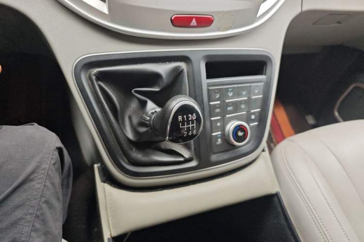Used JAC Refine M4 2020 2.0 CTI Diesel Manual Jingrui Model China VI Standard Gear Lever