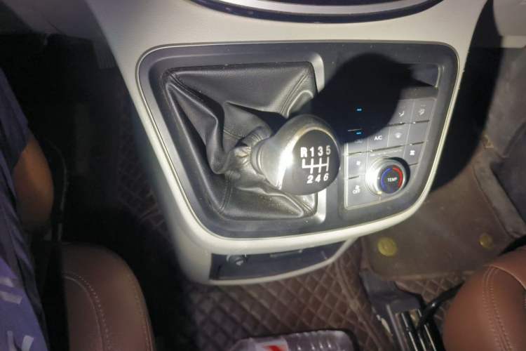 Used JAC Refine M4 2020 2.0 CTI Diesel Manual Jingrui Model China VI Standard Gear Lever