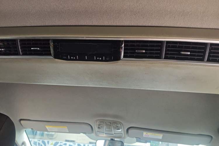 Used JAC Refine M4 2020 2.0 CTI Diesel Manual Jingrui Model China VI Standard Headliner